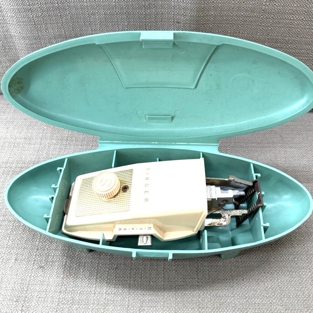 Vintage Singer Buttonholer Attachment w/ Original Turquoise Case + Plates